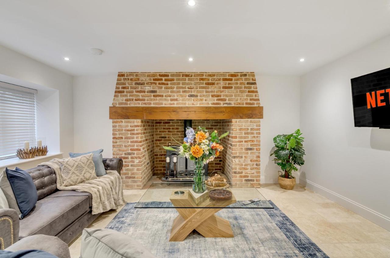 Spacious 6-Bed Home, Near The Norfolk Broads Clippesby ภายนอก รูปภาพ
