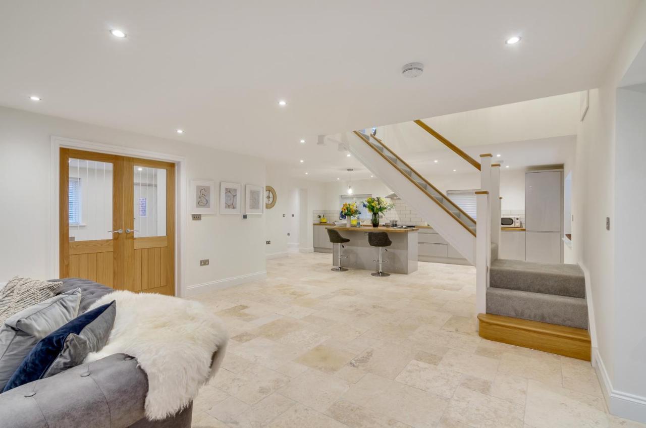 Spacious 6-Bed Home, Near The Norfolk Broads Clippesby ภายนอก รูปภาพ
