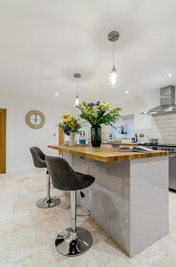 Spacious 6-Bed Home, Near The Norfolk Broads Clippesby ภายนอก รูปภาพ