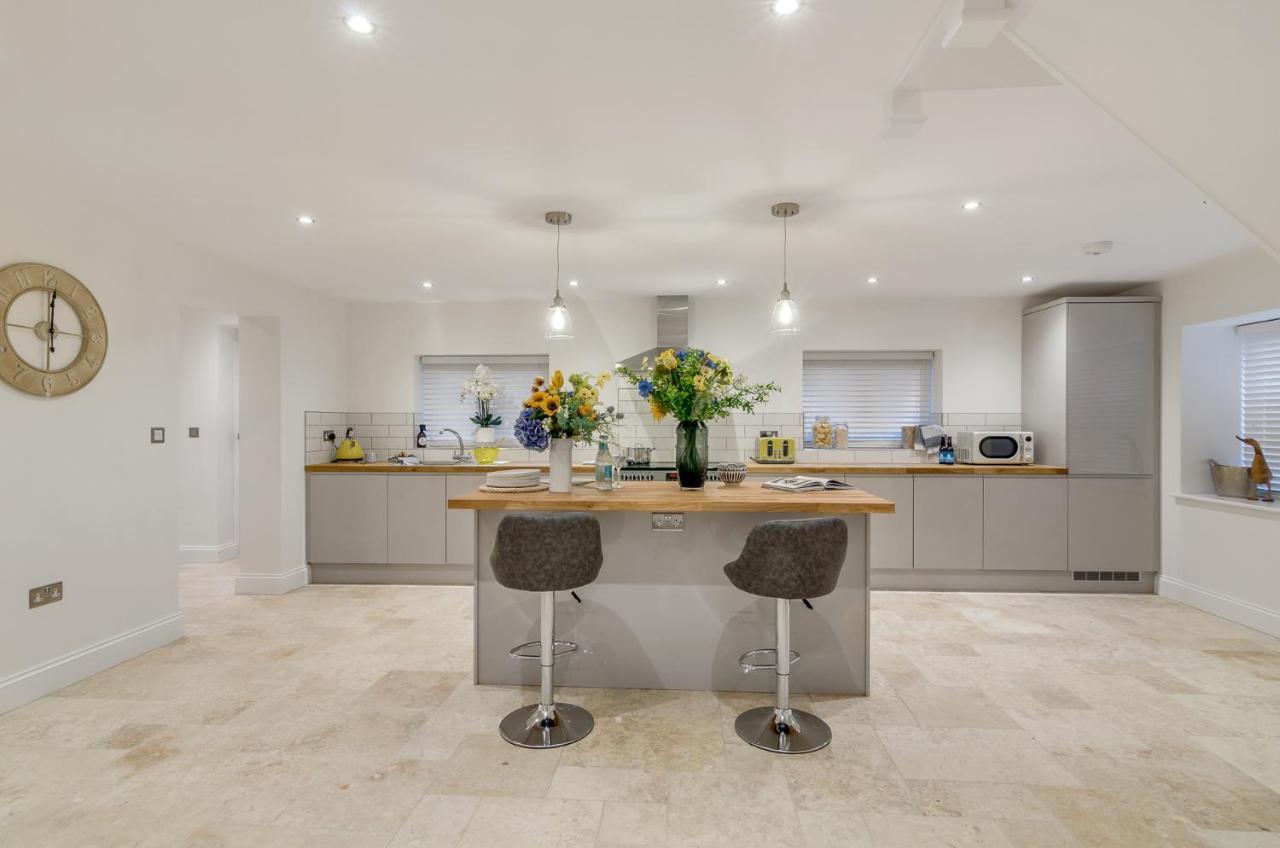 Spacious 6-Bed Home, Near The Norfolk Broads Clippesby ภายนอก รูปภาพ