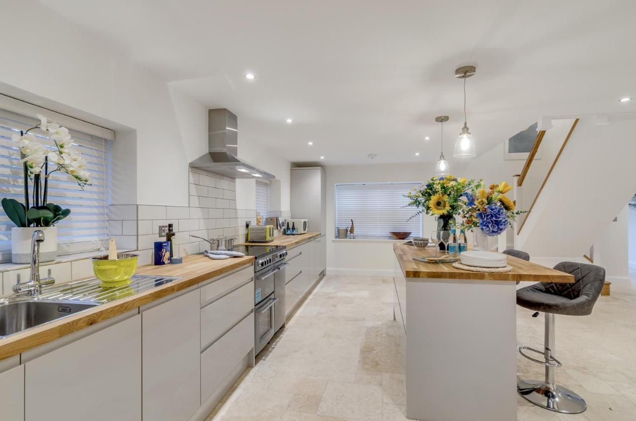 Spacious 6-Bed Home, Near The Norfolk Broads Clippesby ภายนอก รูปภาพ