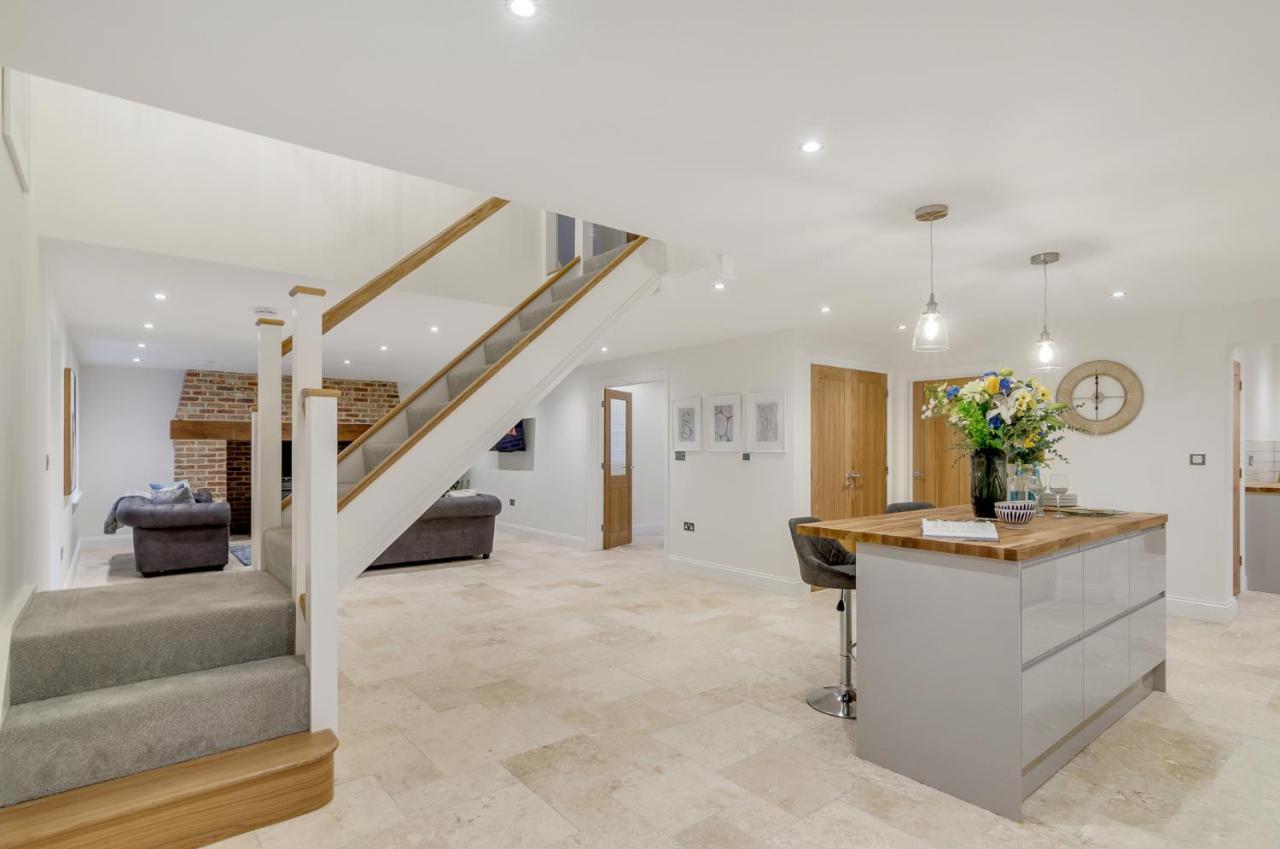 Spacious 6-Bed Home, Near The Norfolk Broads Clippesby ภายนอก รูปภาพ
