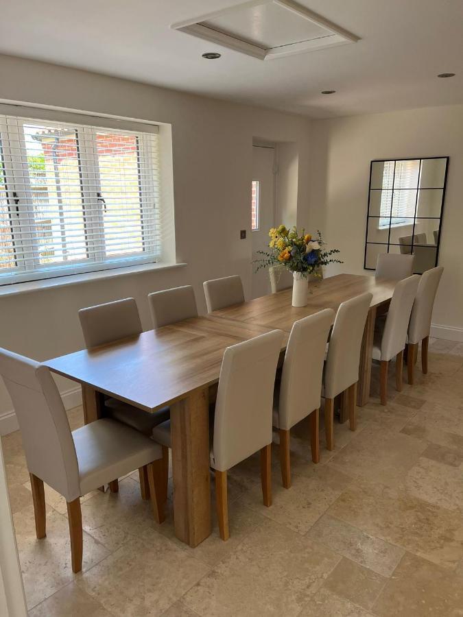 Spacious 6-Bed Home, Near The Norfolk Broads Clippesby ภายนอก รูปภาพ