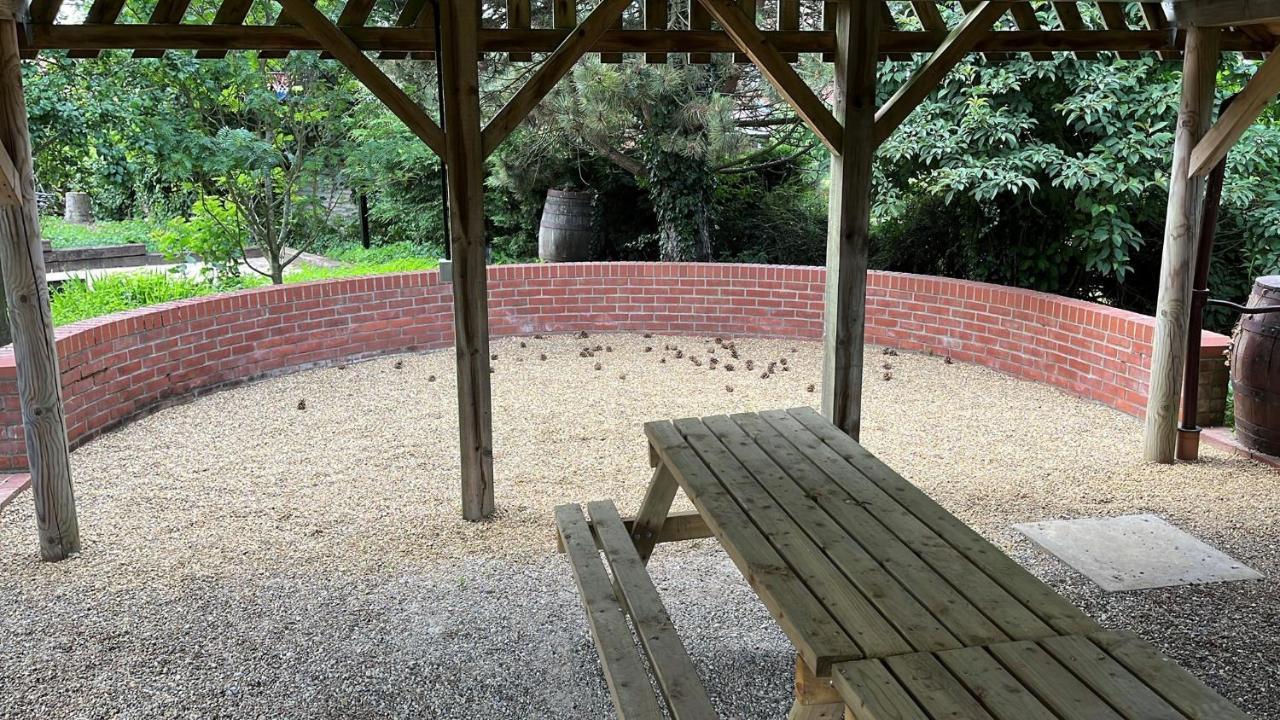 Spacious 6-Bed Home, Near The Norfolk Broads Clippesby ภายนอก รูปภาพ